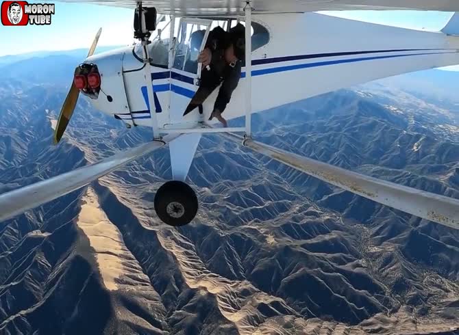 Video :To disperse a friend's ashes, he leaps from an aircraft and crashes it
